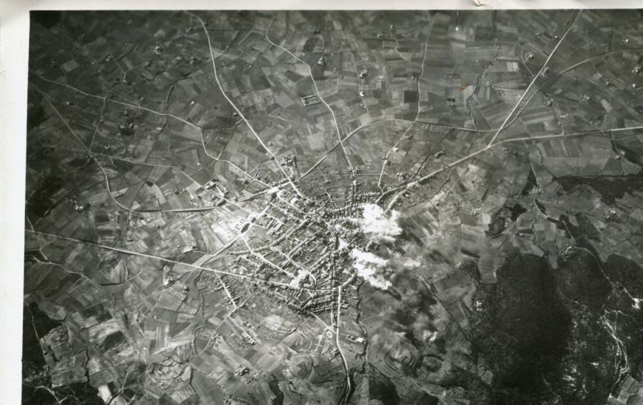 1505907006El bombardeig al poble el 29 de gener de 1939 a les 13.30. Procedencia Ufficcio storico AMI Roma_ per mitja de David Gesali.jpg